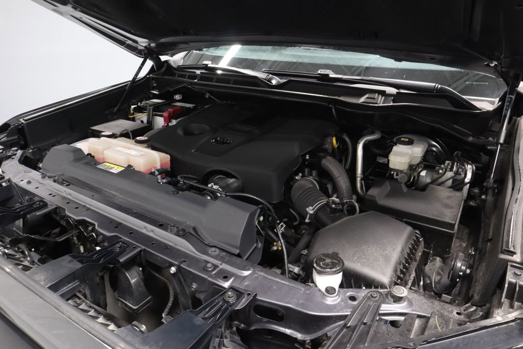 Used 2025 Toyota Tundra SR5 AWD/4WD image 12