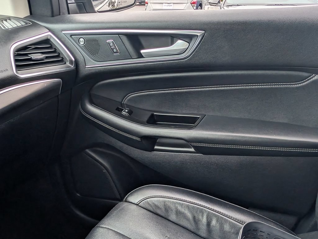Used 2019 Ford Edge Titanium w/ Equipment Group 301A FWD image 29
