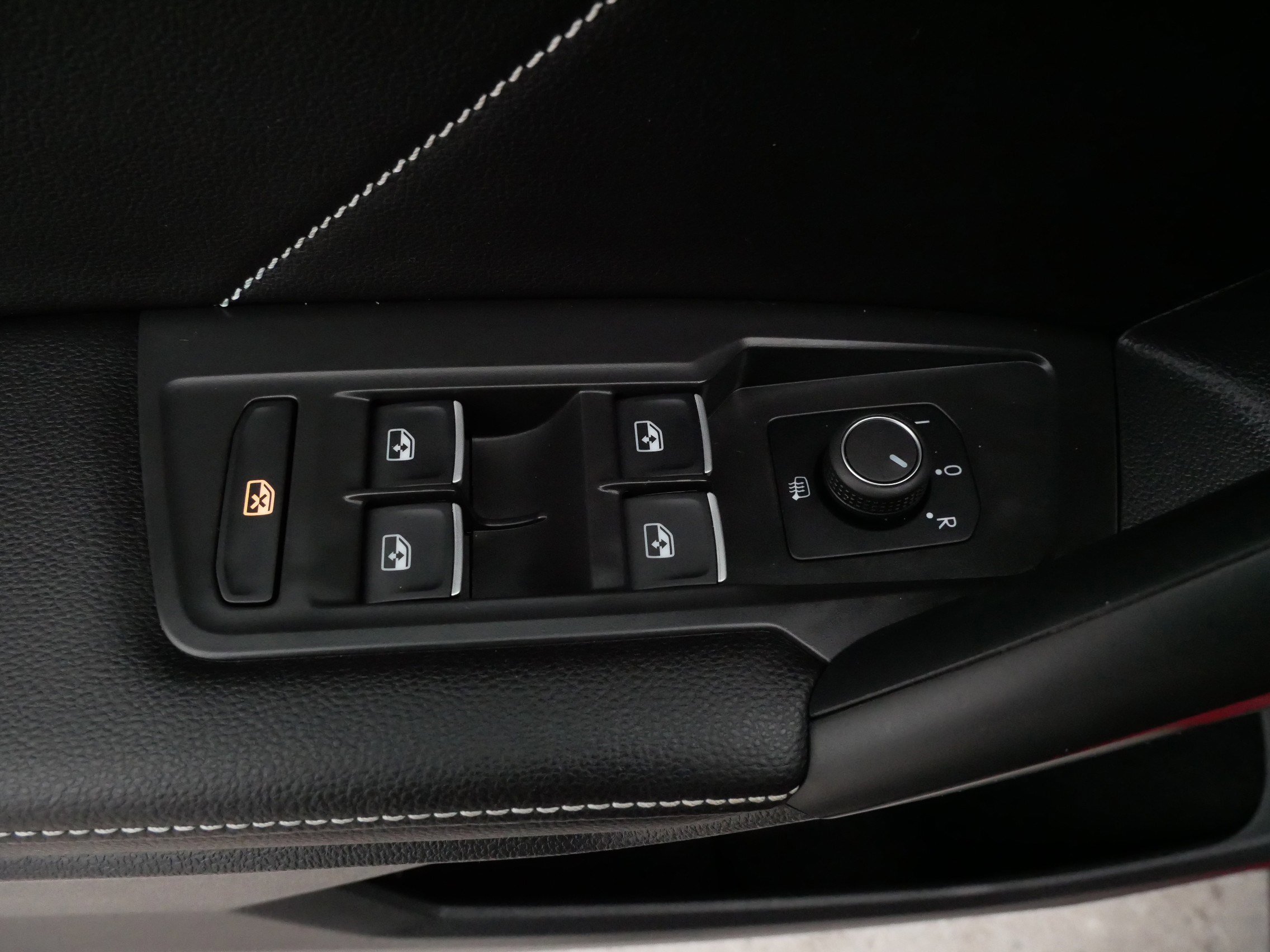 Used 2022 Volkswagen Tiguan SE image 19