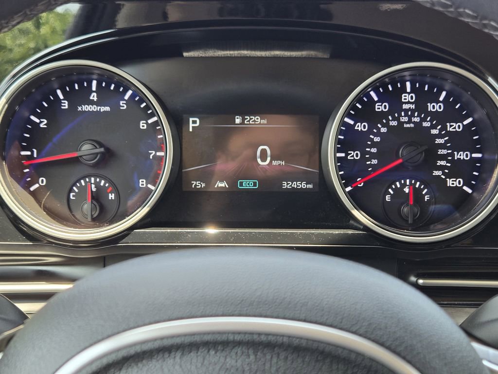 Used 2024 Kia Carnival EX FWD image 6