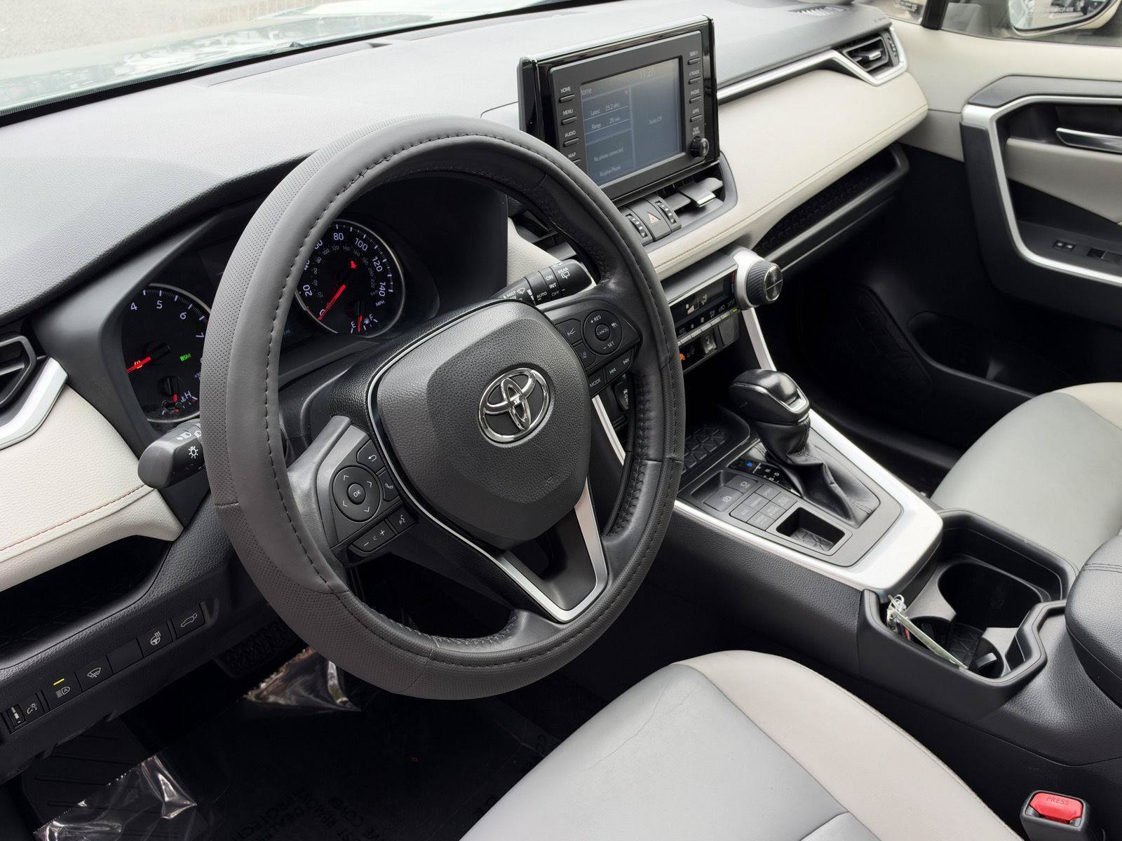 Used 2019 Toyota RAV4 XLE Premium w/ Cold Weather Package AWD/4WD image 9