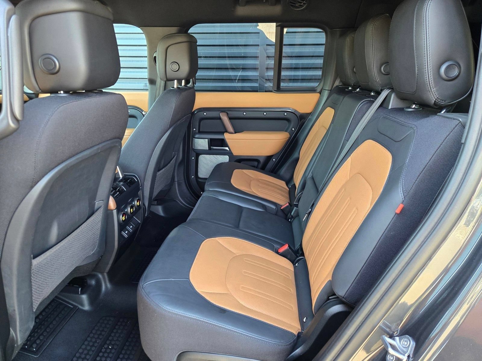 Used 2023 Land Rover Defender 130 X AWD/4WD image 11