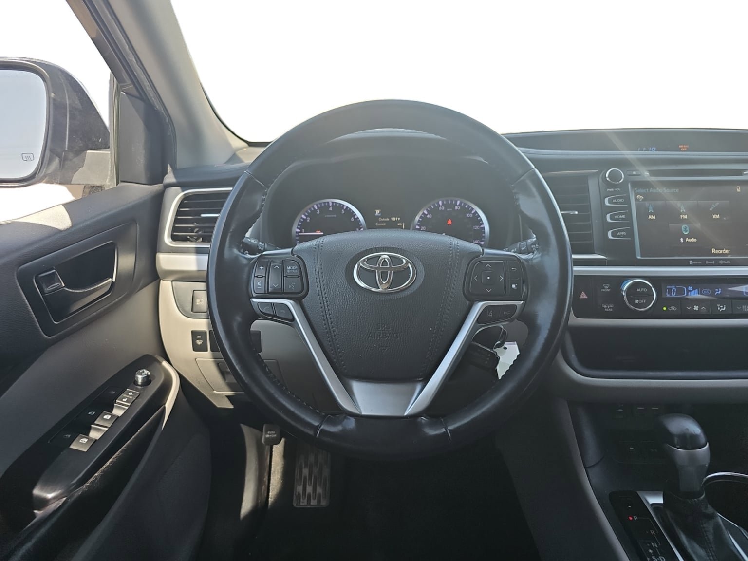 Used 2019 Toyota Highlander Plus FWD image 13