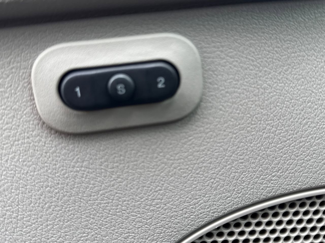 Used 2005 Jeep Grand Cherokee Limited image 27