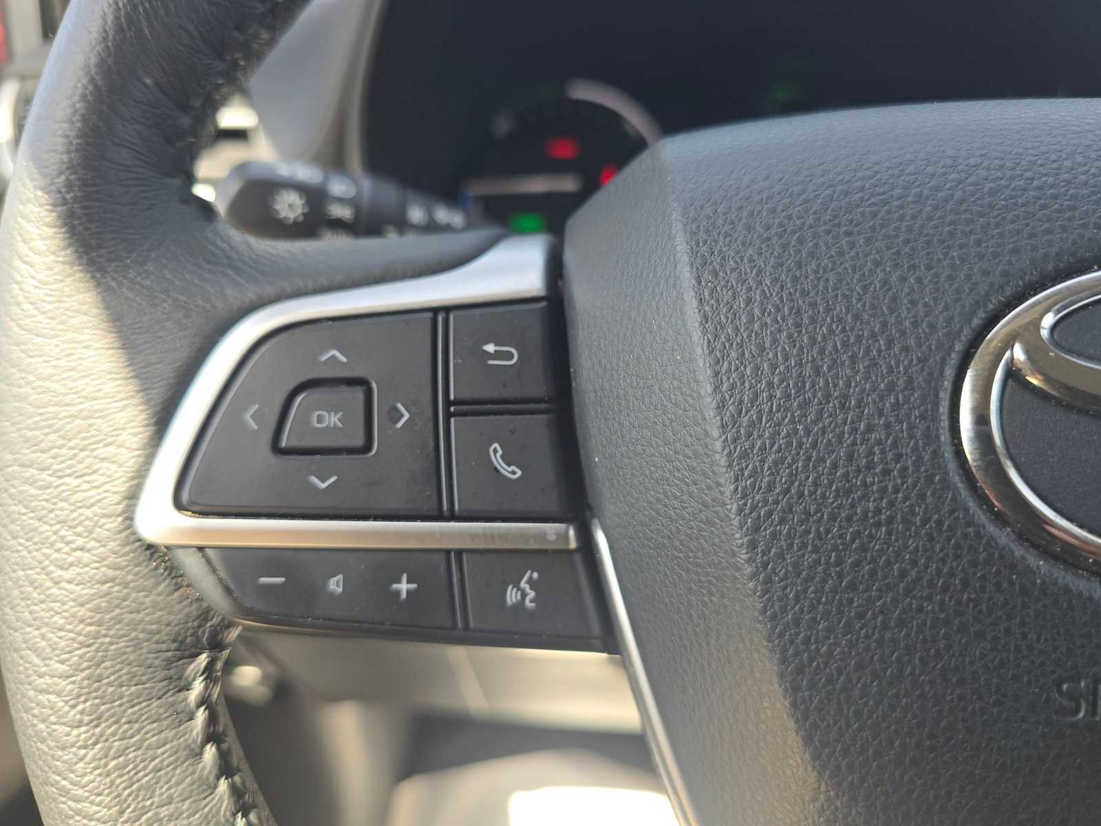 Used 2022 Toyota Sienna XLE w/ XLE Plus Package image 31