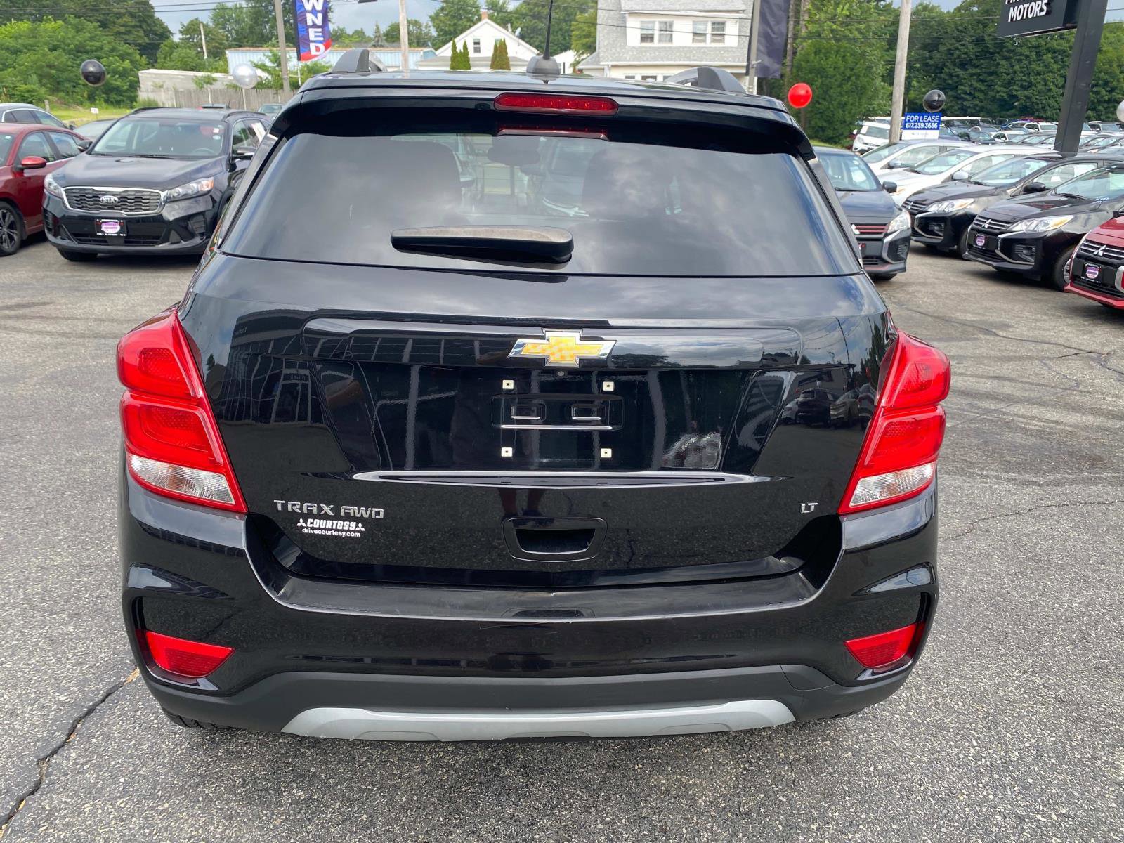 Used 2019 Chevrolet Trax LT w/ LT Convenience Package image 4