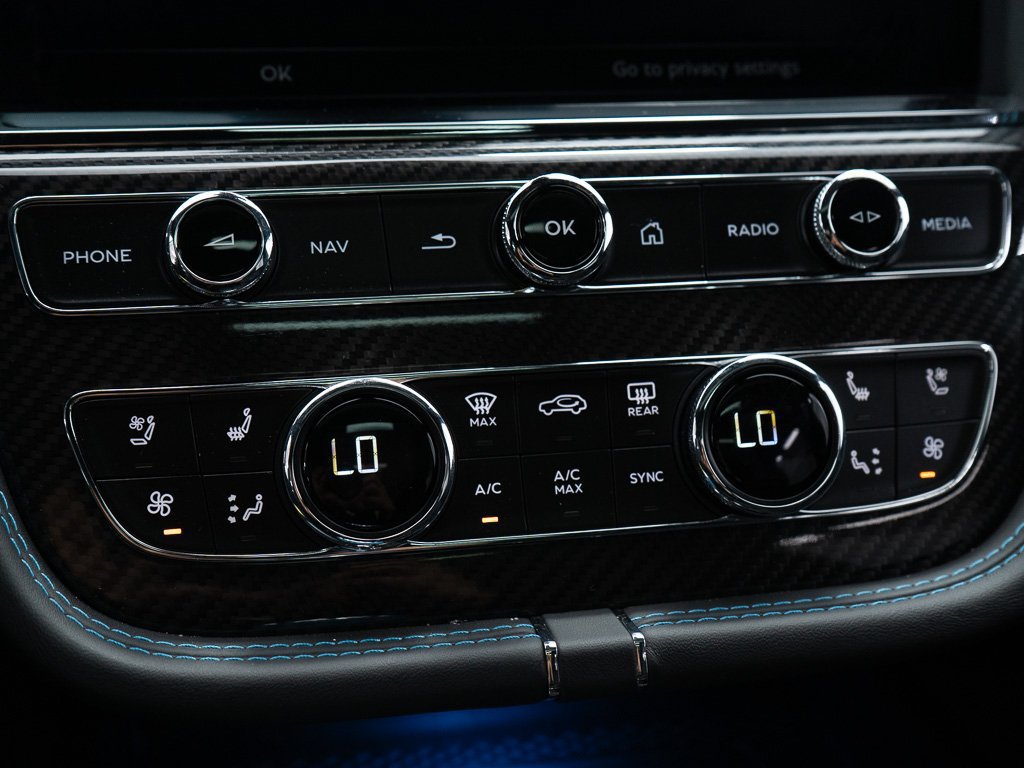 Certified 2025 Bentley Bentayga AWD/4WD image 38