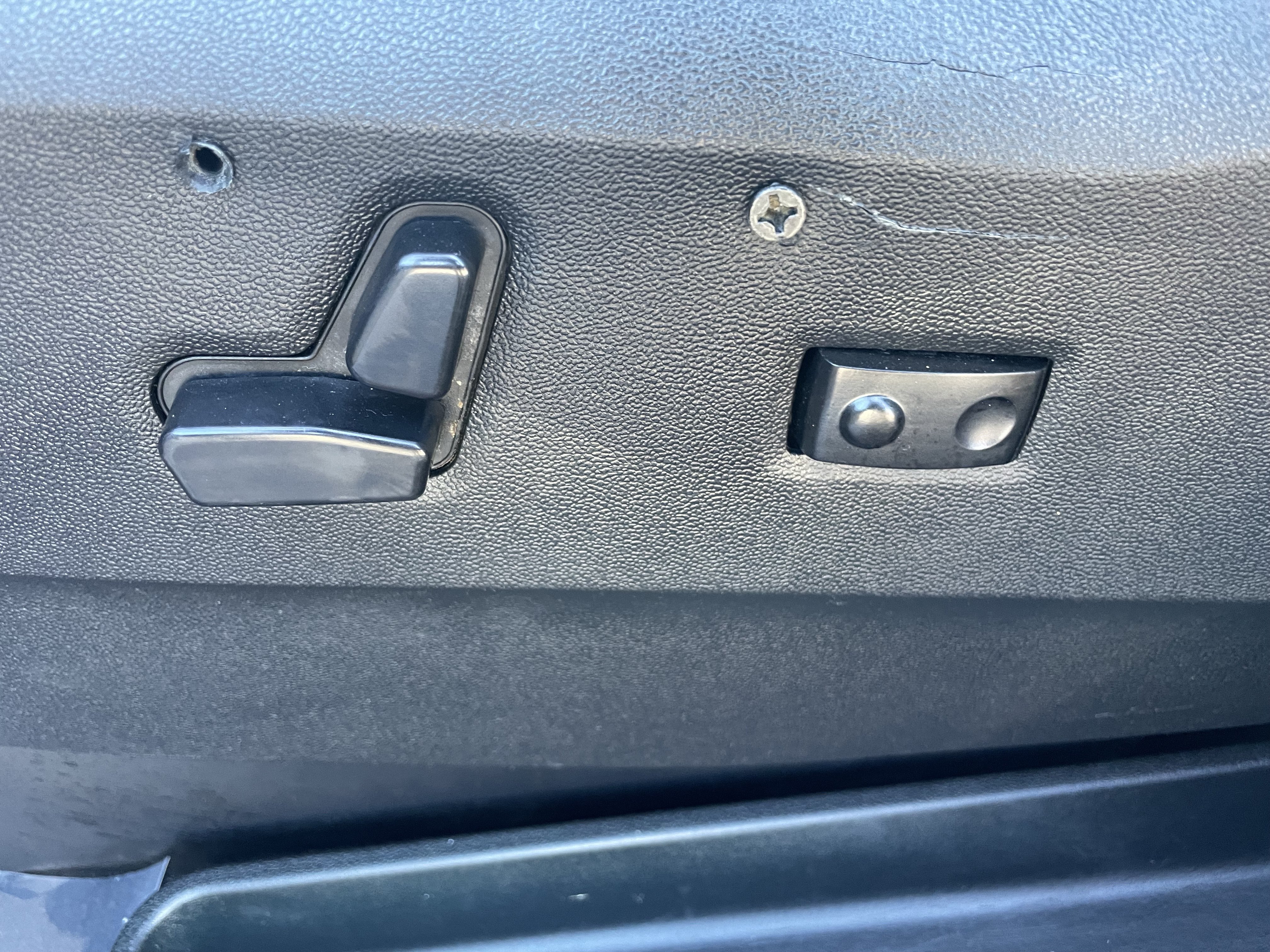 Used 2015 Chrysler Town & Country Touring-L w/ Driver Convenience Group FWD image 6