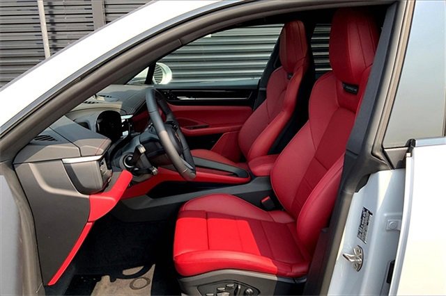 New 2025 Porsche Macan 4S Electric image 5