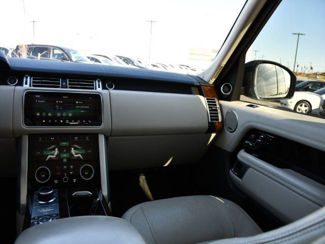 Used 2020 Land Rover Range Rover HSE image 19