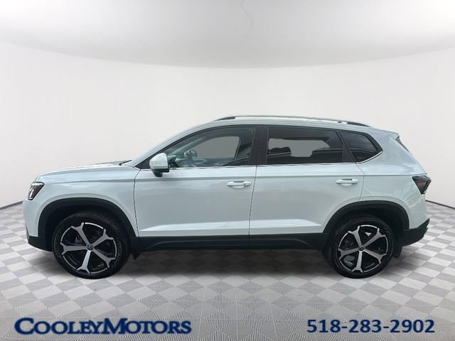 Used 2025 Volkswagen Taos SEL image 1