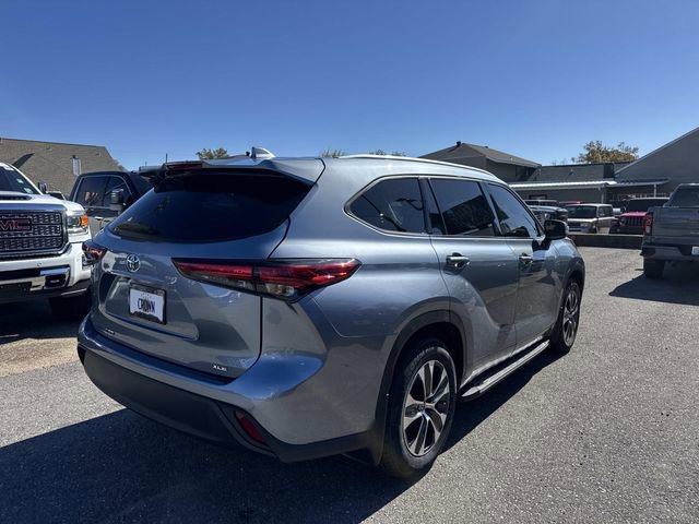 Used 2022 Toyota Highlander XLE image 6