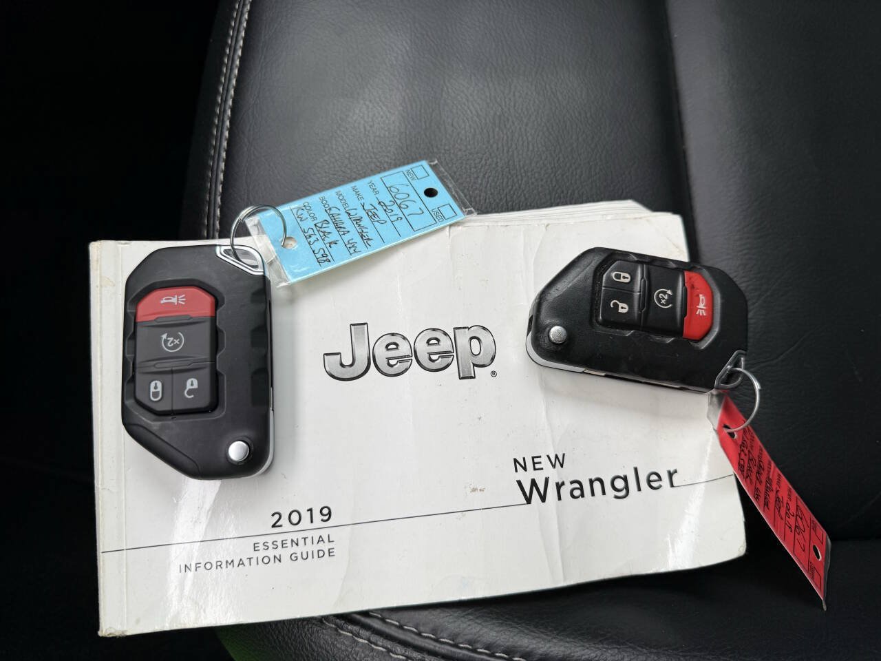 Used 2019 Jeep Wrangler Unlimited Sahara w/ Uconnect 4C Nav & Sound Group AWD/4WD image 25