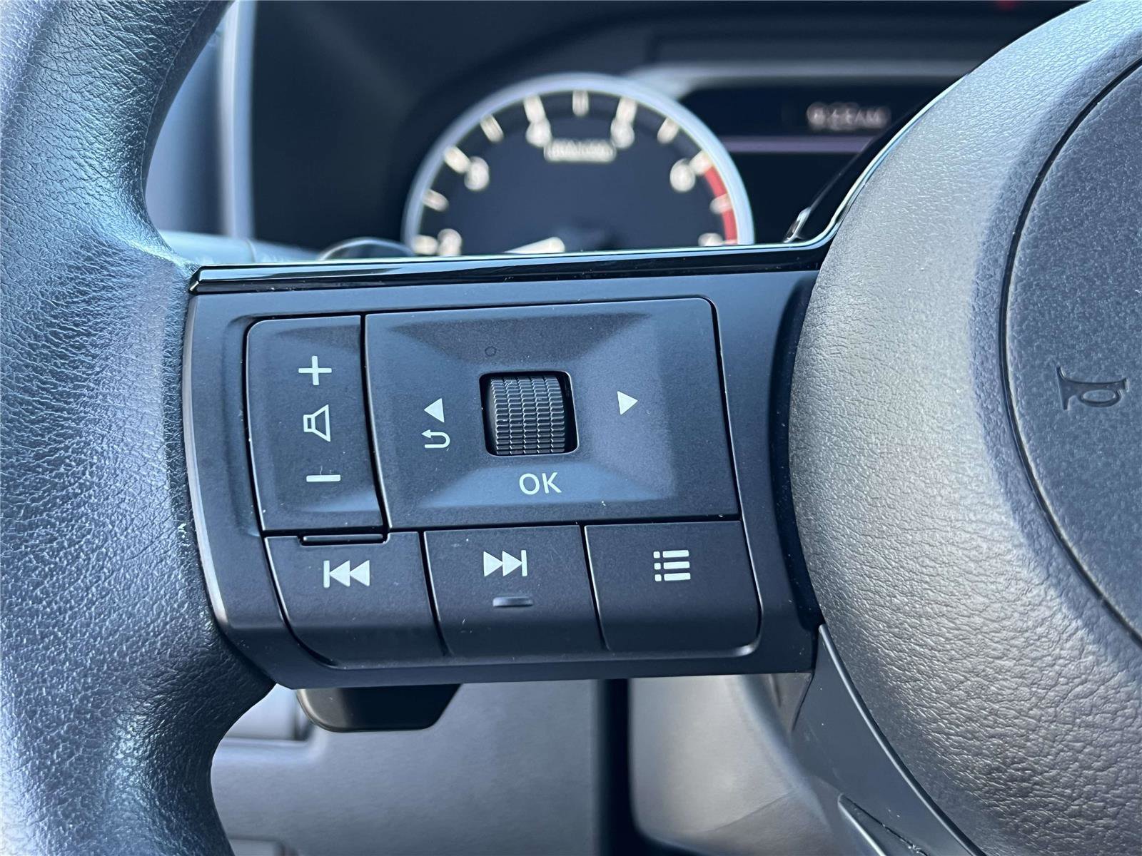 Used 2023 Nissan Rogue SV image 26