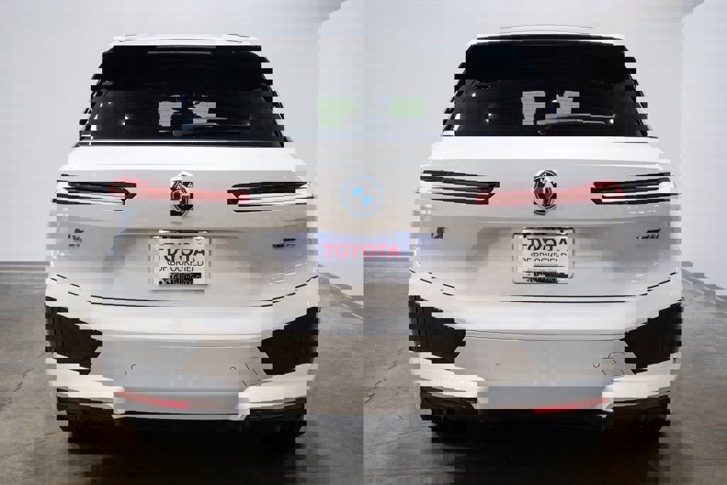 Used 2023 BMW iX xDrive50 w/ Ultimate Package 2 image 8