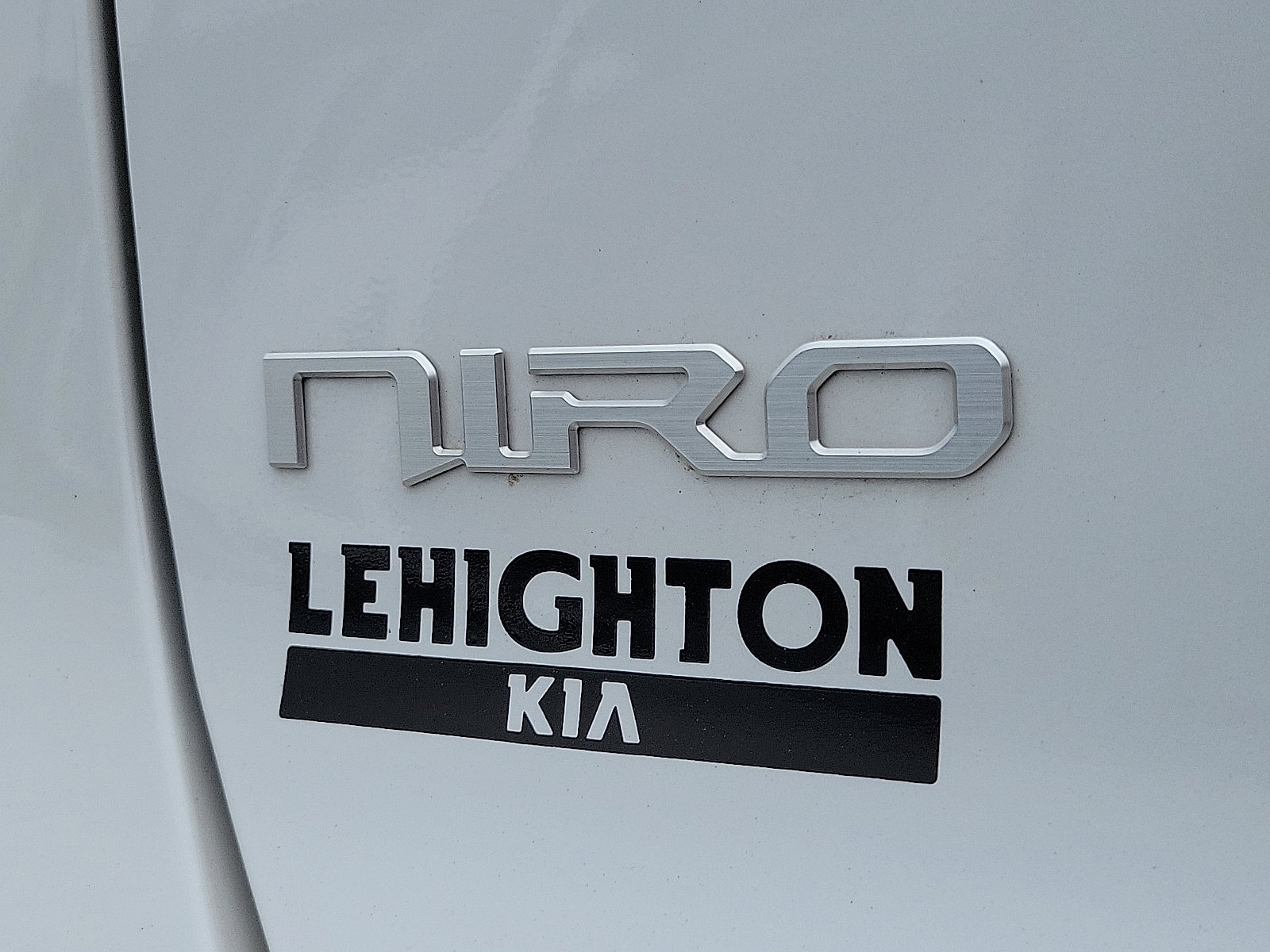 Used 2024 Kia Niro SX image 32