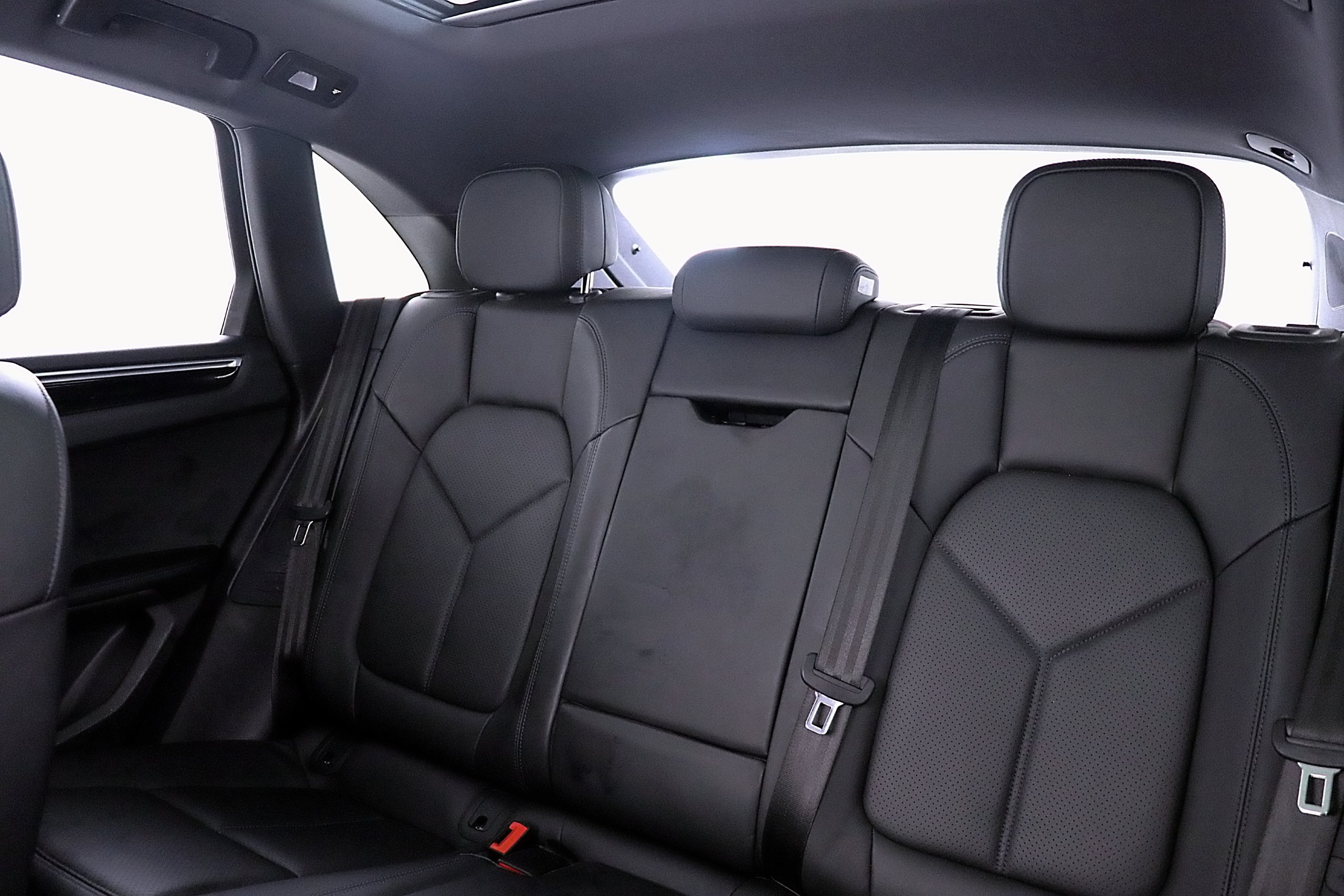 Used 2021 Porsche Macan AWD/4WD image 17