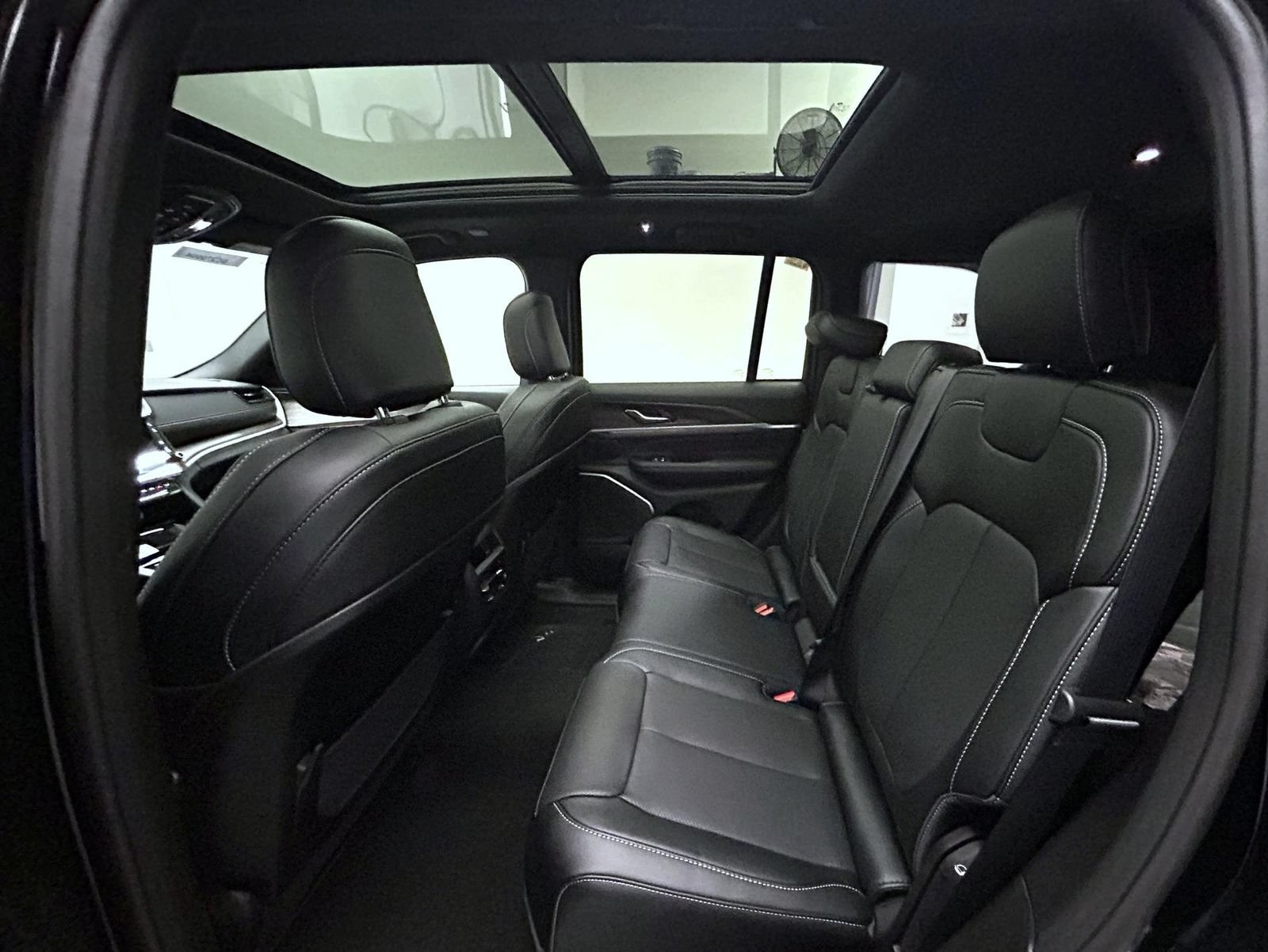 New 2027 Jeep Grand Cherokee Limited AWD/4WD image 19