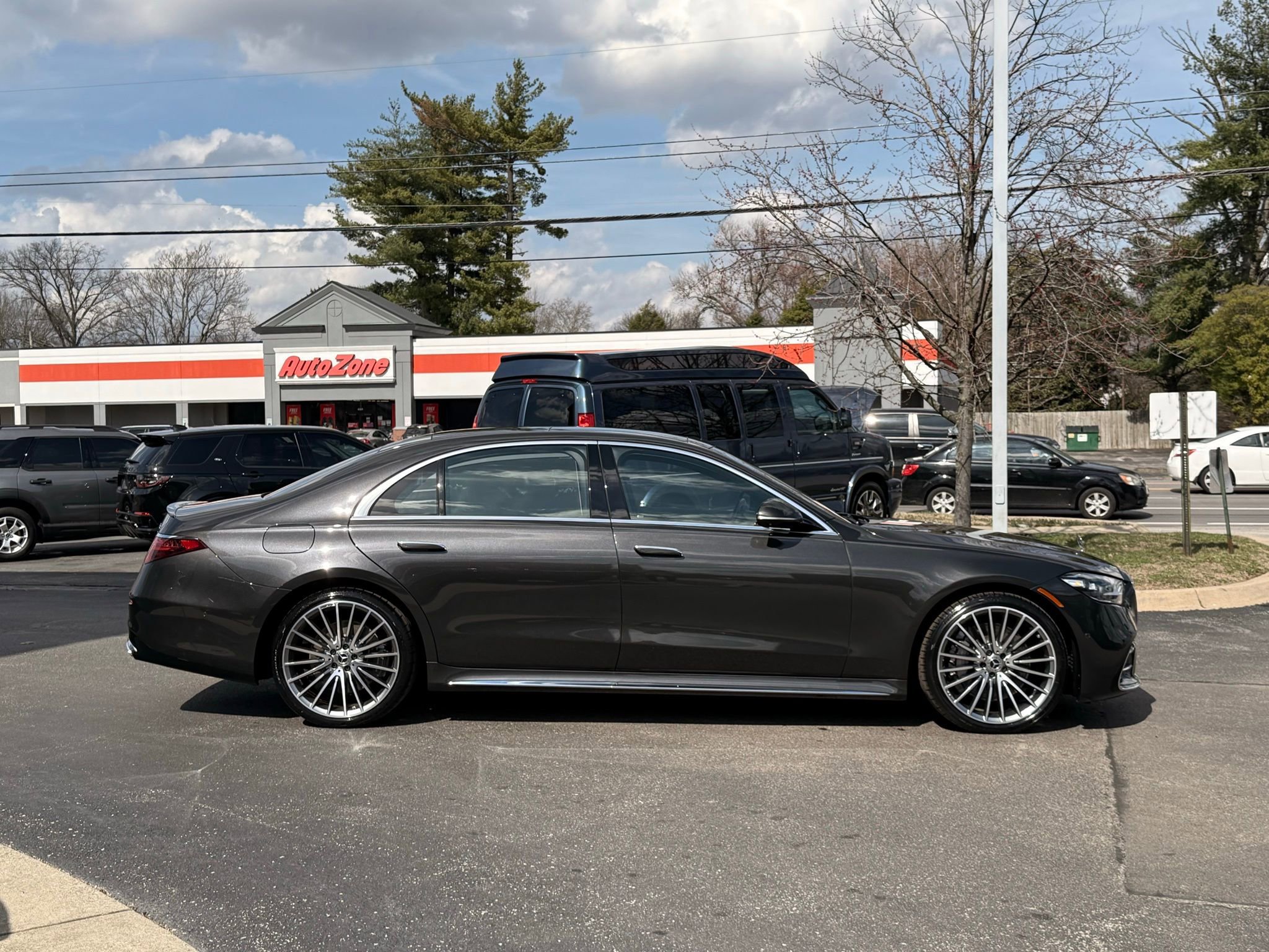 Used 2022 Mercedes-Benz S 580 4MATIC Sedan w/ AMG Line Package image 2