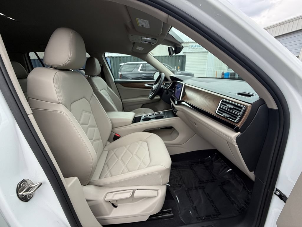 Used 2024 Volkswagen Atlas SE AWD/4WD image 22