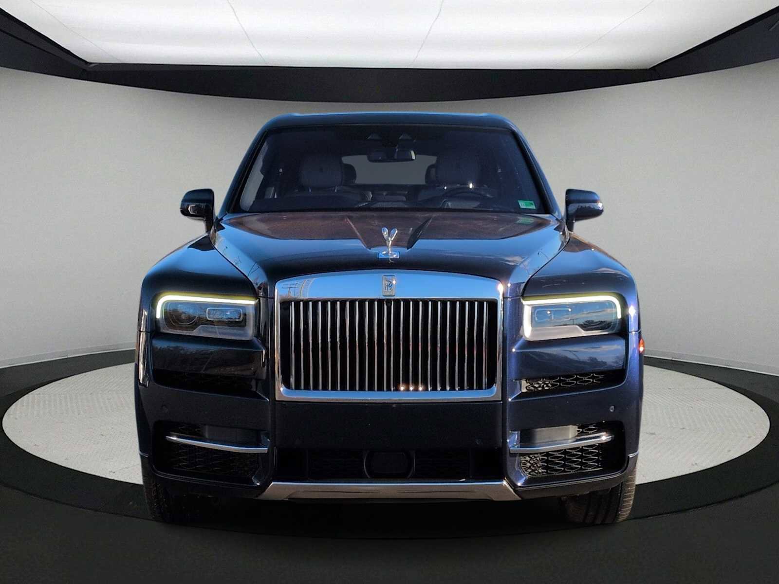 Used 2022 Rolls-Royce Cullinan image 3