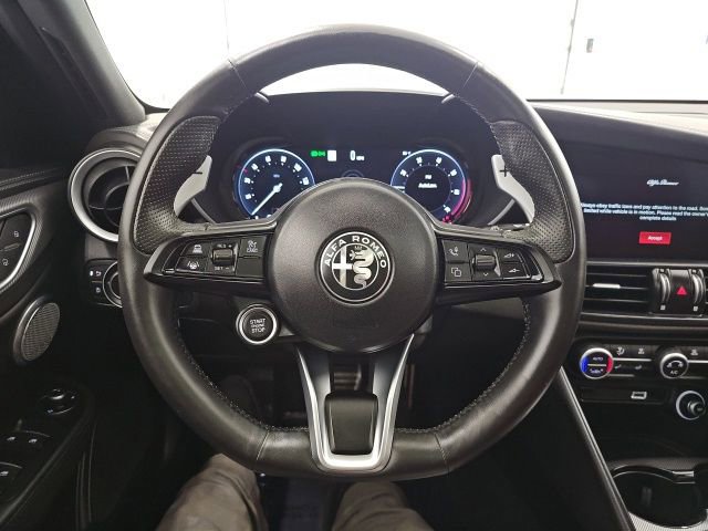 Used 2024 Alfa Romeo Giulia Veloce image 18