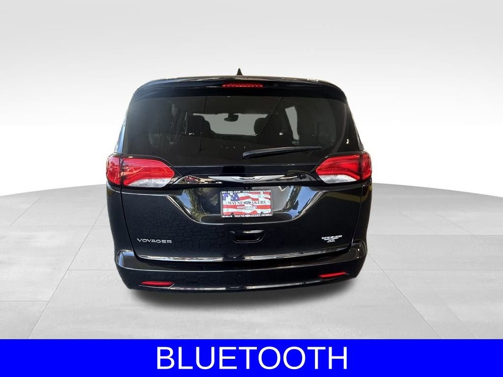Used 2023 Chrysler Voyager LX image 5