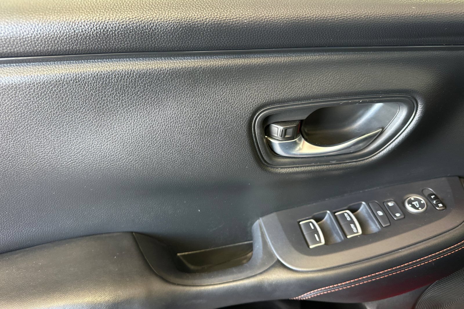 Certified 2025 Honda HR-V Sport image 11