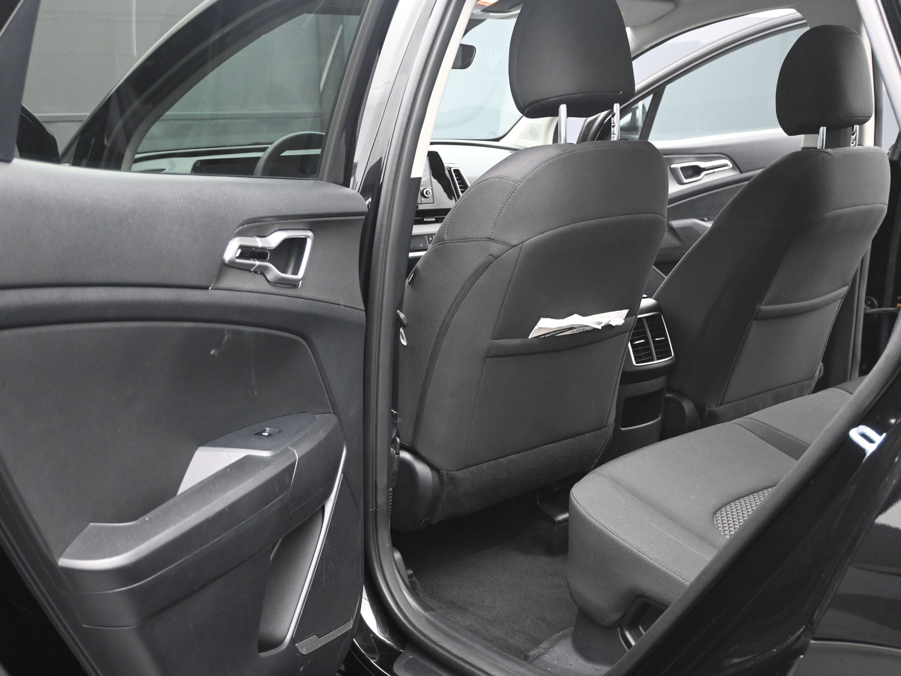 Used 2025 Kia Sportage LX image 18