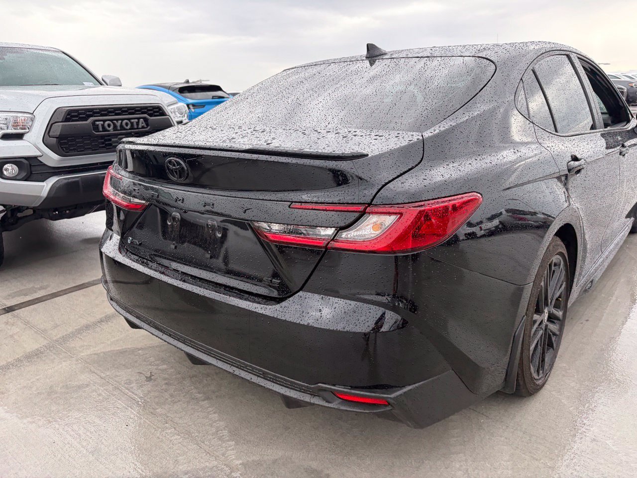 Used 2025 Toyota Camry SE FWD image 4