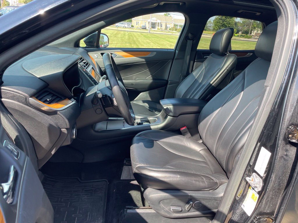 Used 2017 Lincoln MKC Select w/ Select Plus Package FWD image 8