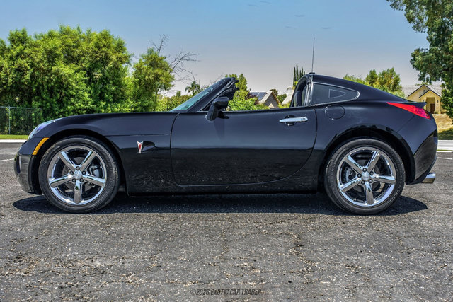 Used 2009 Pontiac Solstice GXP w/ Premium Package RWD image 3