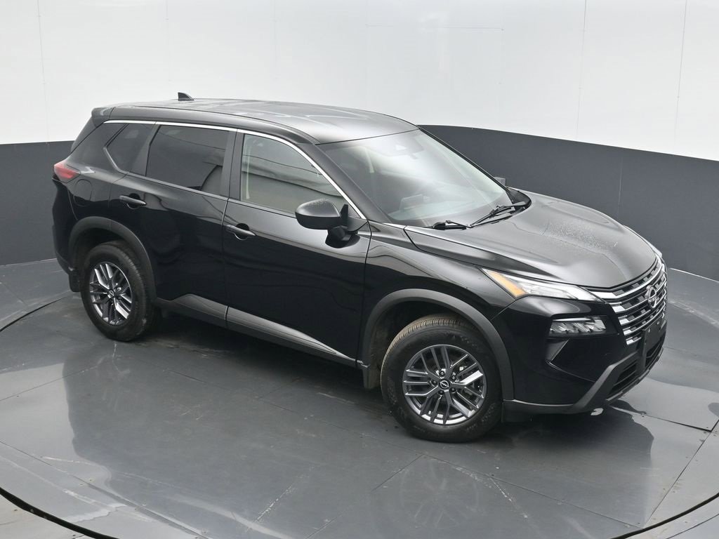 Used 2025 Nissan Rogue S image 36