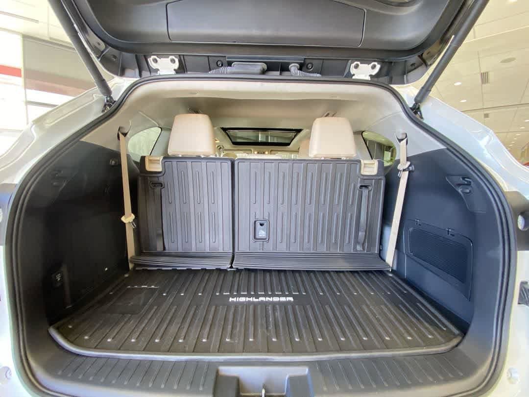 Used 2024 Toyota Highlander Platinum AWD/4WD image 27