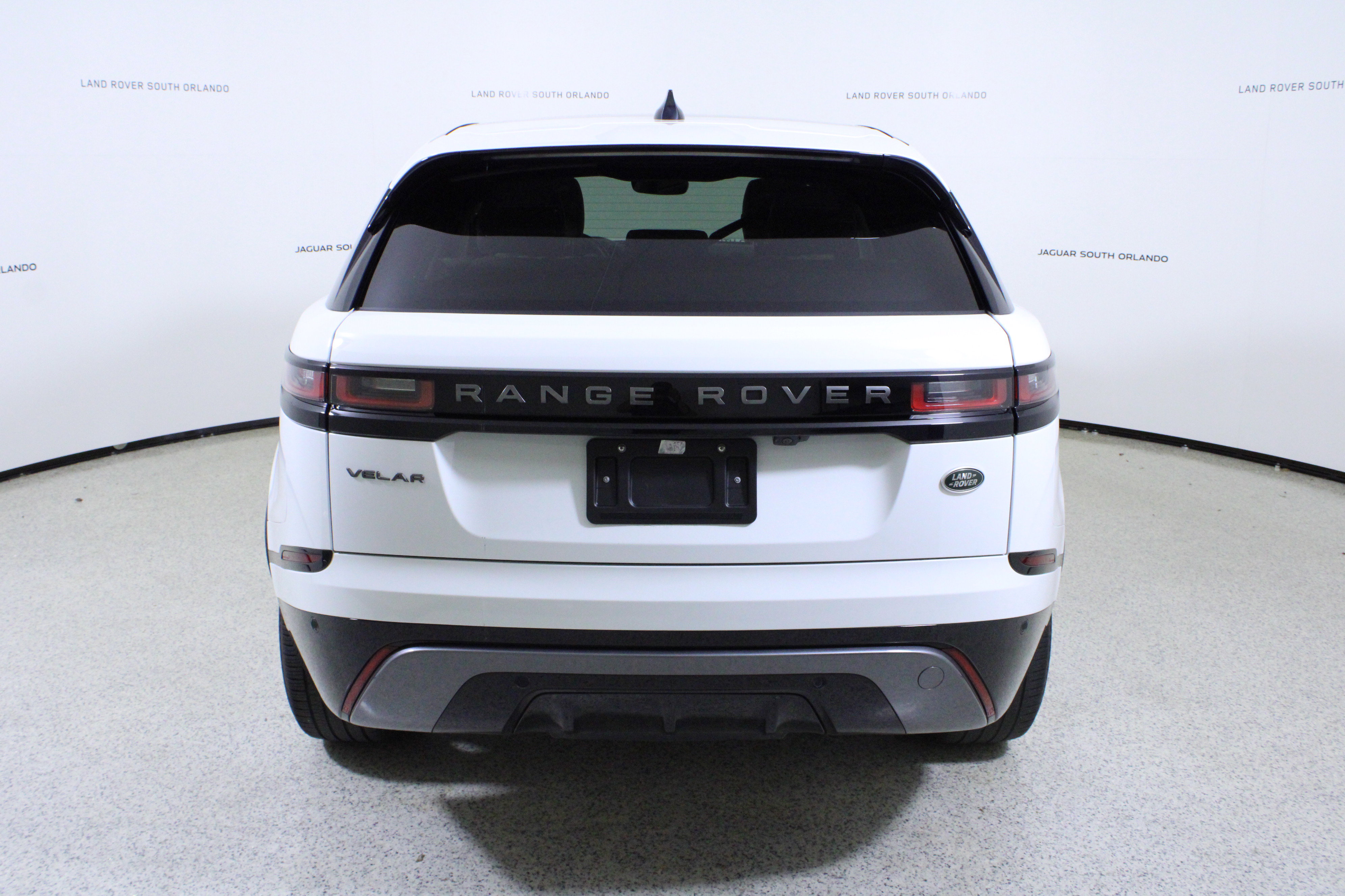 Used 2023 Land Rover Range Rover Velar R-Dynamic S image 6