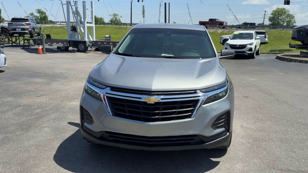 Used 2023 Chevrolet Equinox LS FWD image 2