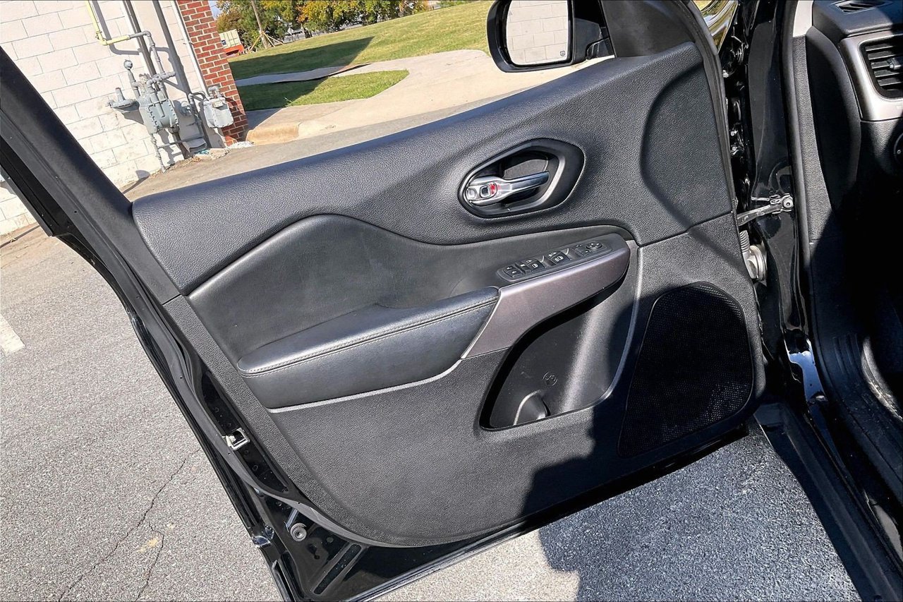 Certified 2021 Jeep Cherokee Latitude Lux w/ Comfort/Convenience Group FWD image 25