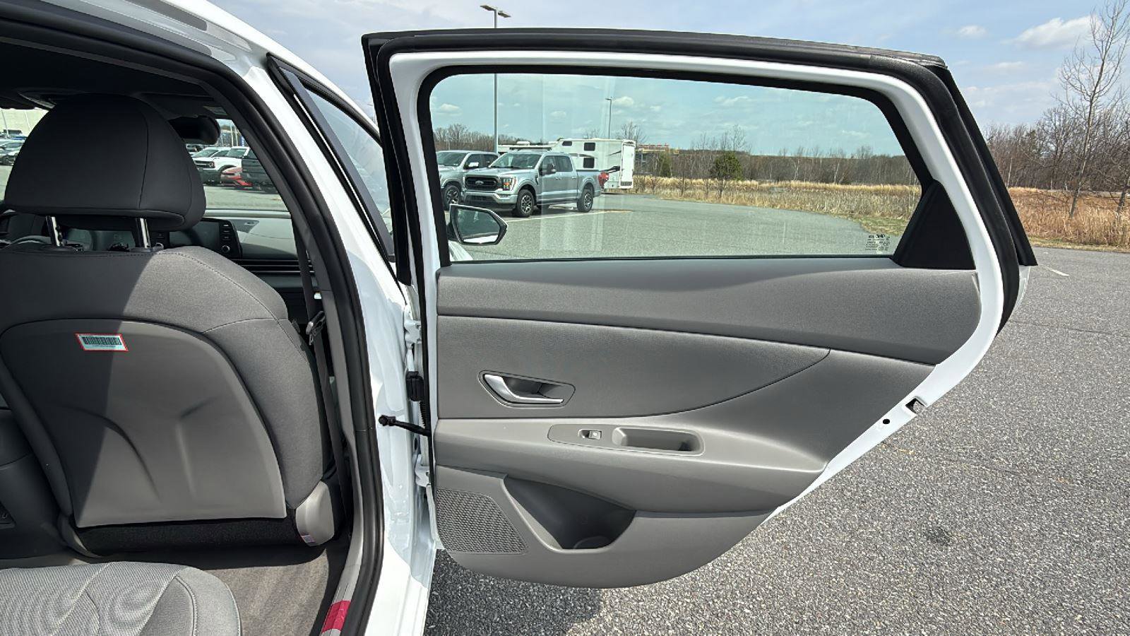 Used 2026 Hyundai Elantra SE FWD image 19