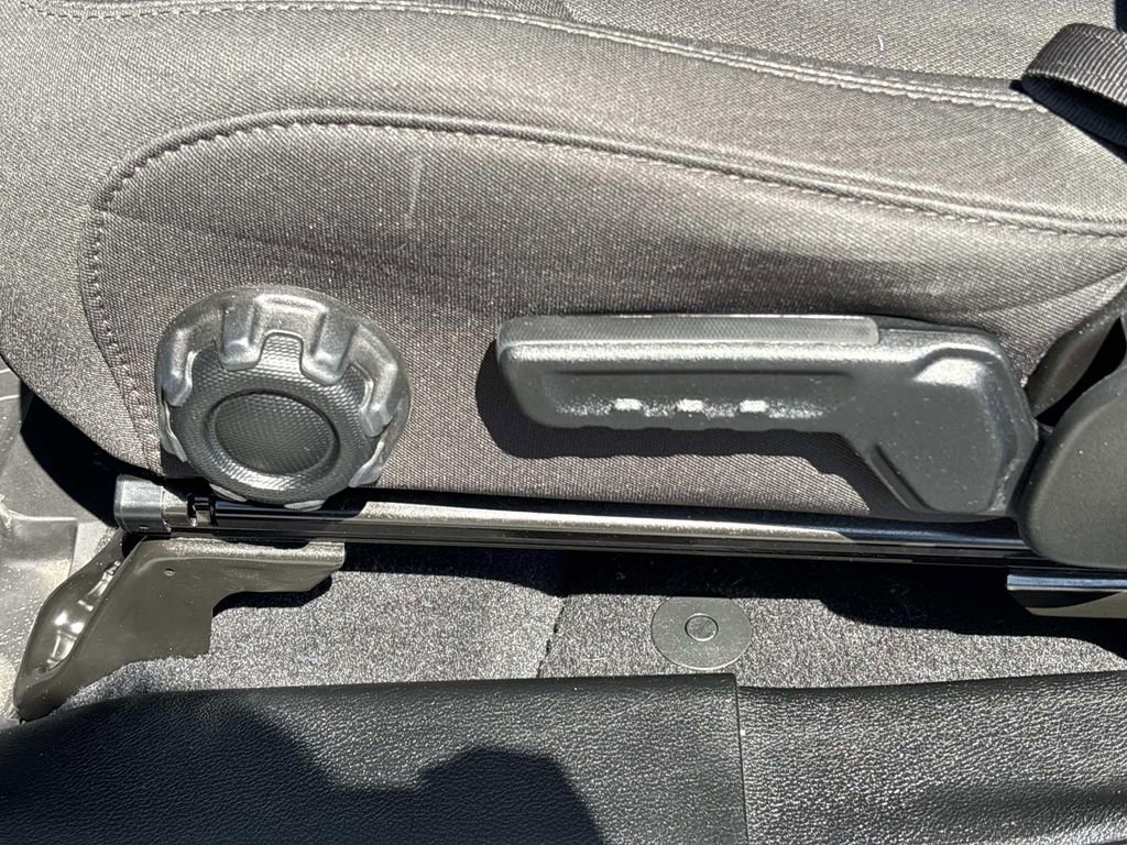 Used 2023 Jeep Gladiator Willys image 10