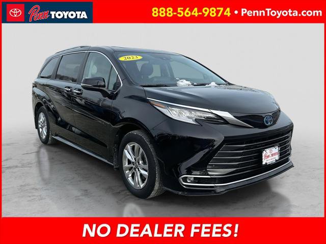 Certified 2023 Toyota Sienna Limited image 1