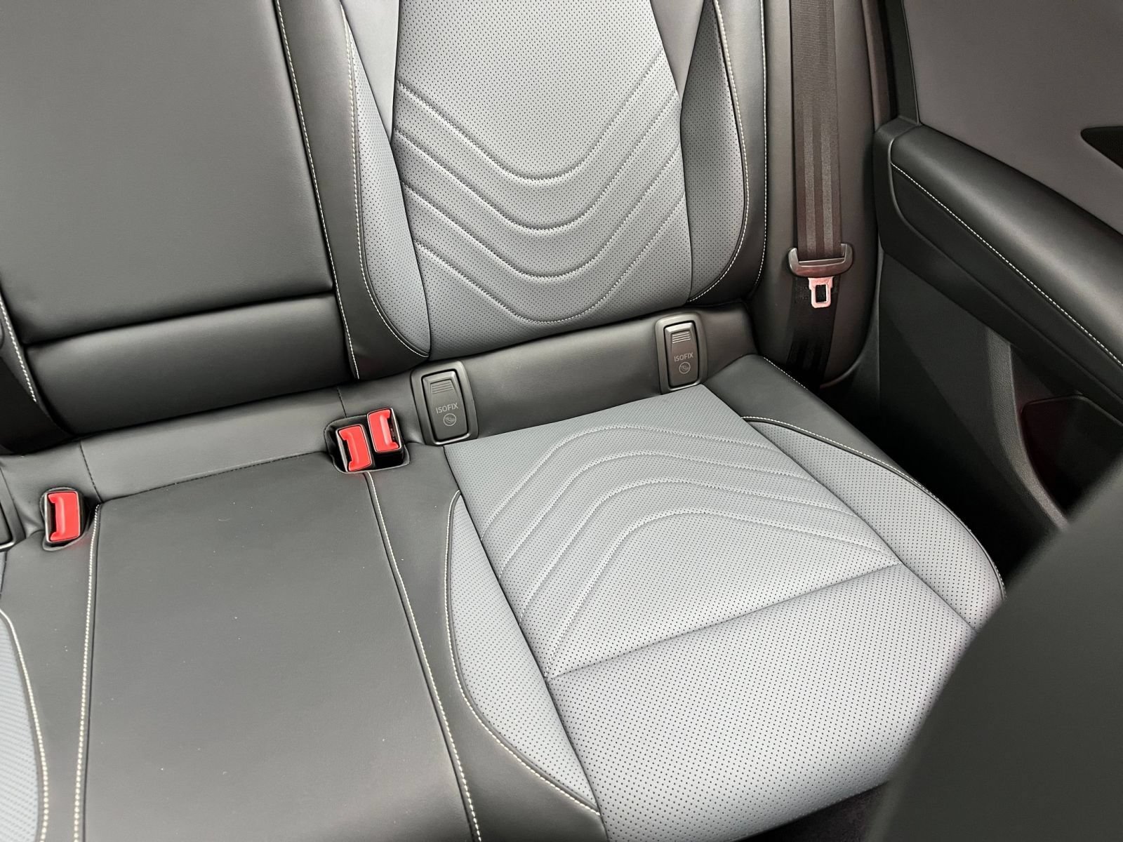 Used 2026 Volkswagen Tiguan SE AWD/4WD image 39