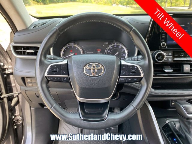 Used 2022 Toyota Highlander XLE AWD/4WD image 20