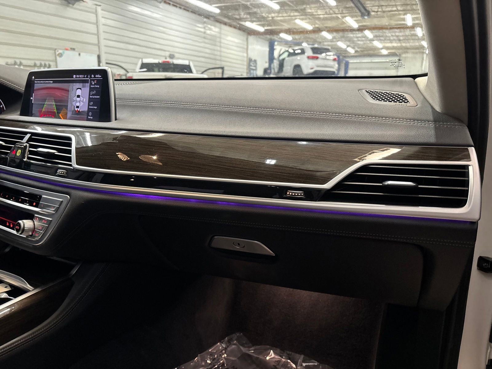 Used 2021 BMW 750i xDrive AWD/4WD image 27