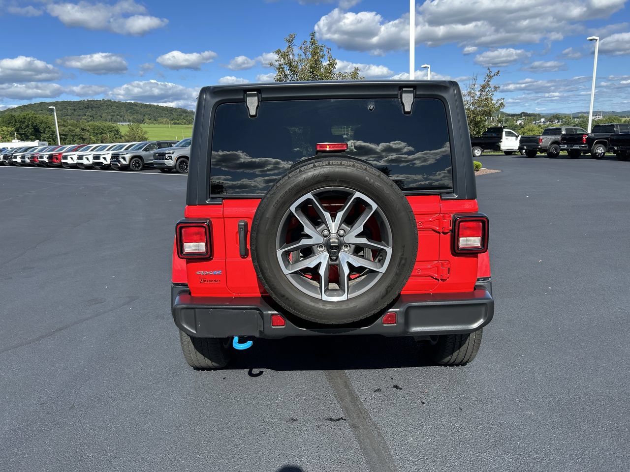 Used 2024 Jeep Wrangler Unlimited w/ Convenience Group AWD/4WD image 6