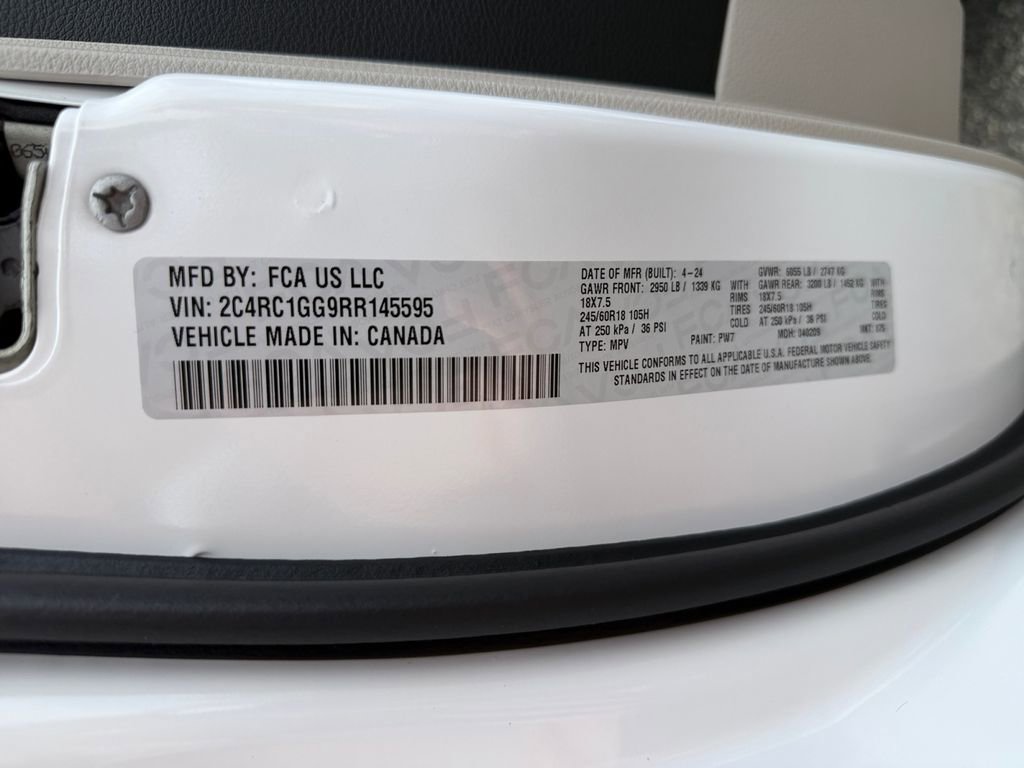 Used 2024 Chrysler Pacifica Limited FWD image 31