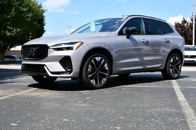 Certified 2026 Volvo XC60 B5 Plus AWD/4WD image 3