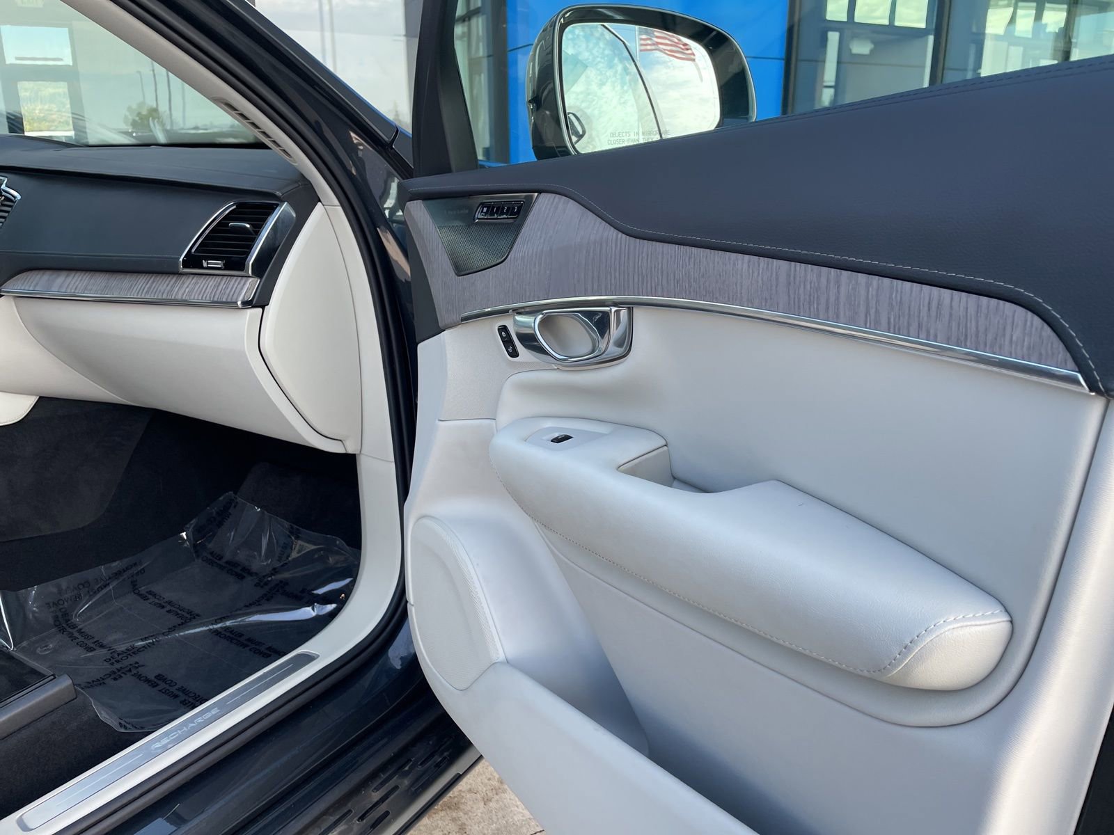 Used 2022 Volvo XC90 T8 Inscription image 16