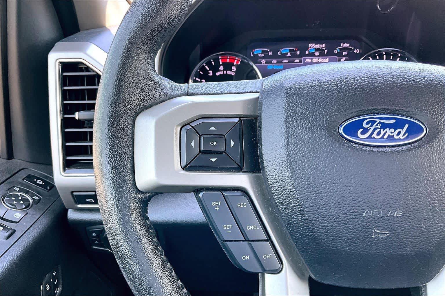 Used 2020 Ford F250 Lariat w/ Lariat Ultimate Package AWD/4WD image 22