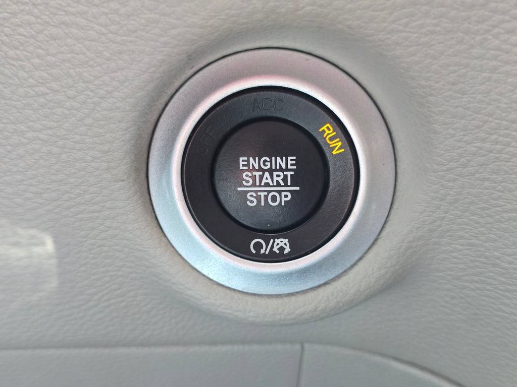Used 2023 Chrysler Pacifica Limited FWD image 78