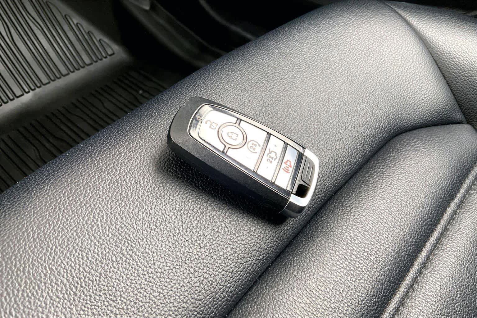 Used 2020 Ford Fusion SEL FWD image 15